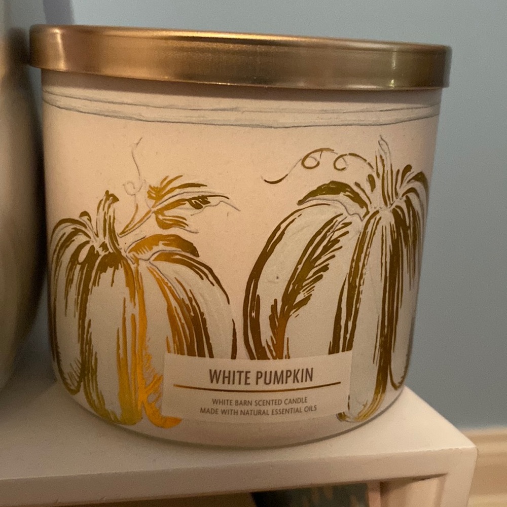 White Barn Candle; White Pumpkin Scent